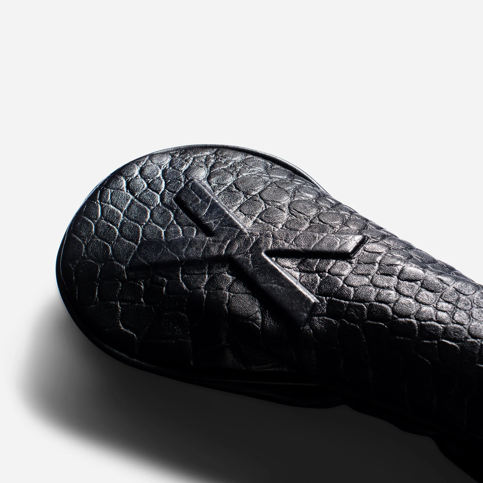 Lux Embossé Headcover in Croc Black - Image 15
