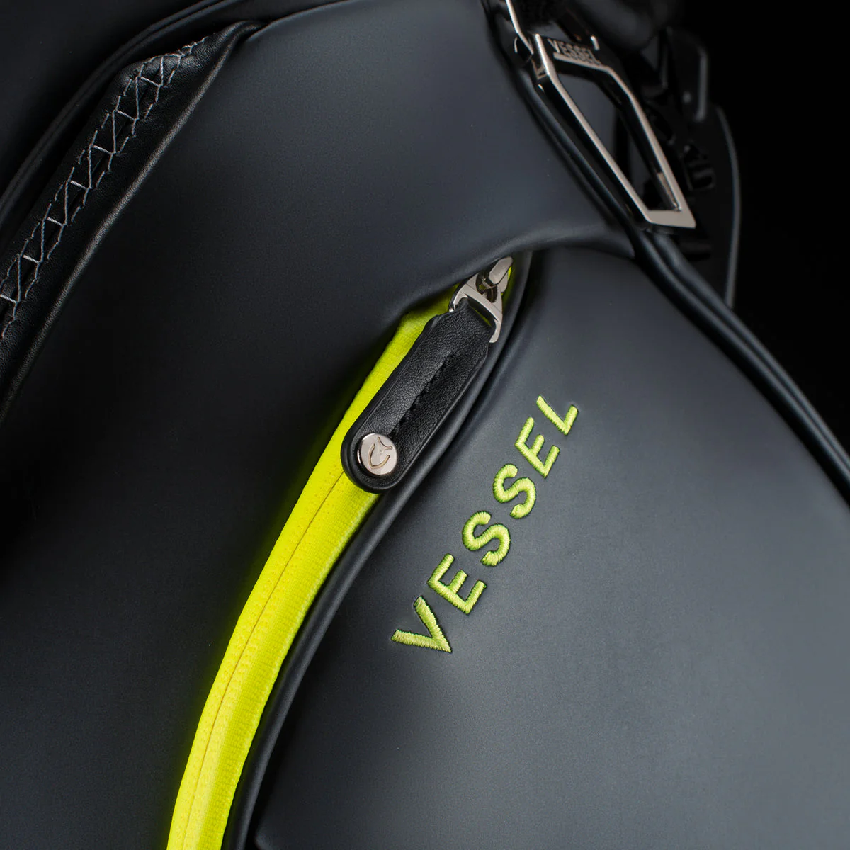 Player V Pro Stand in Amp - Image 3